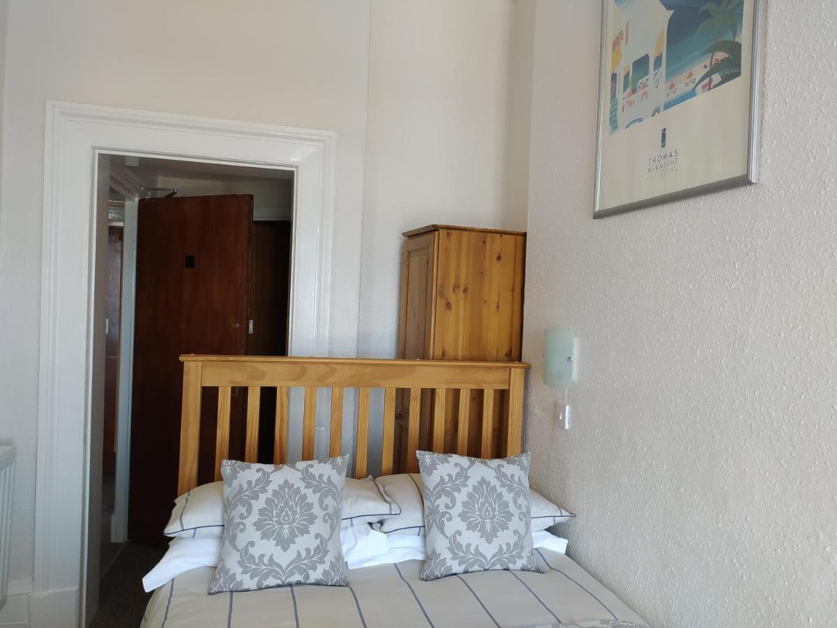 Frosty Towers Bed & Breakfast Llandudno Luaran gambar