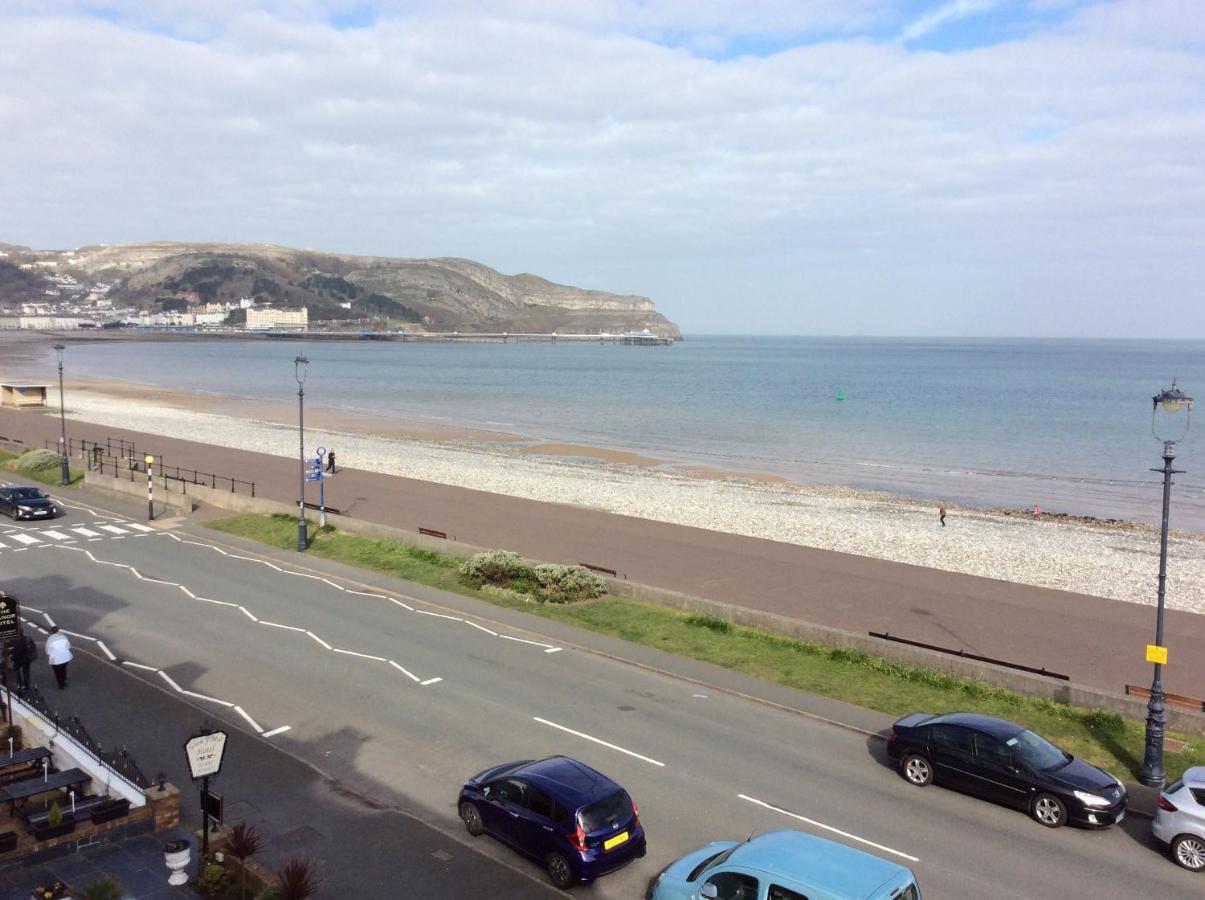 Frosty Towers Bed & Breakfast Llandudno Luaran gambar
