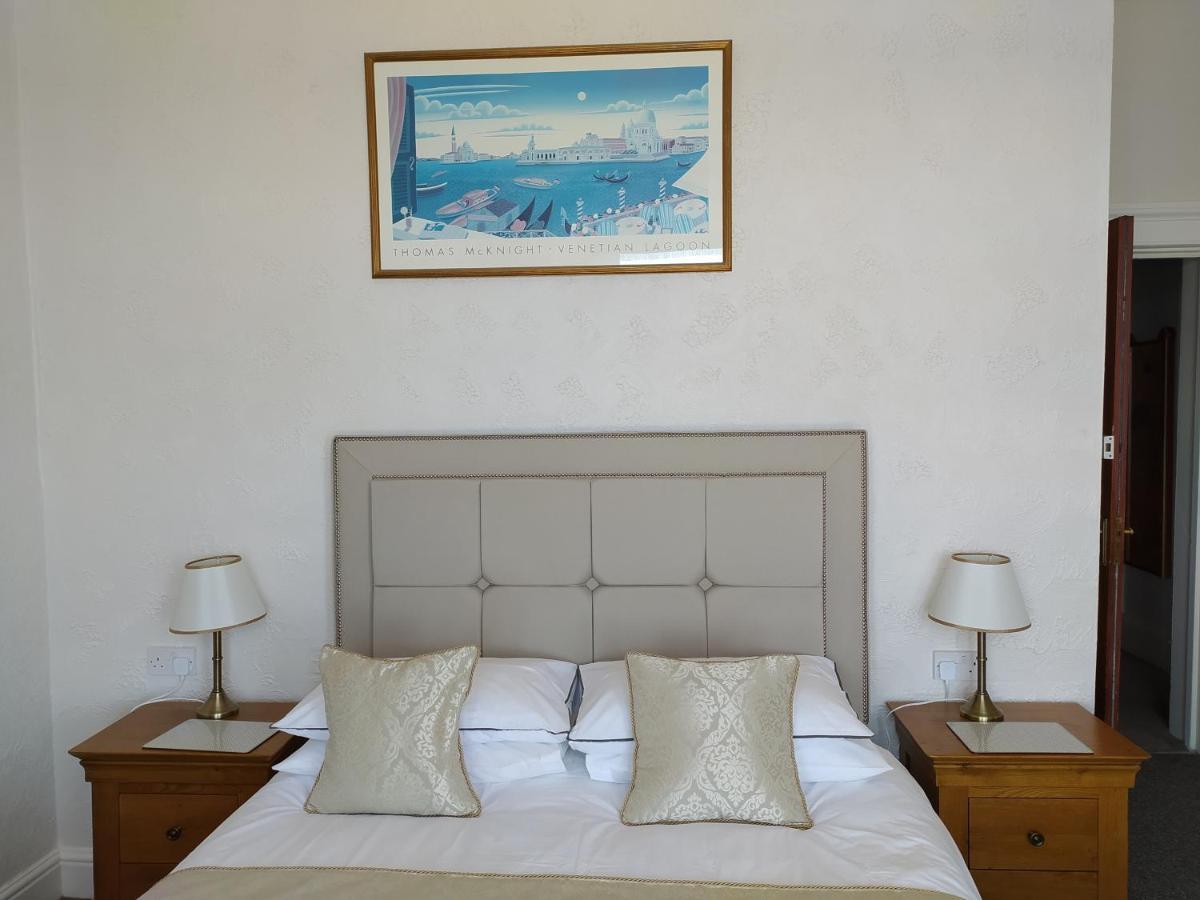 Frosty Towers Bed & Breakfast Llandudno Luaran gambar