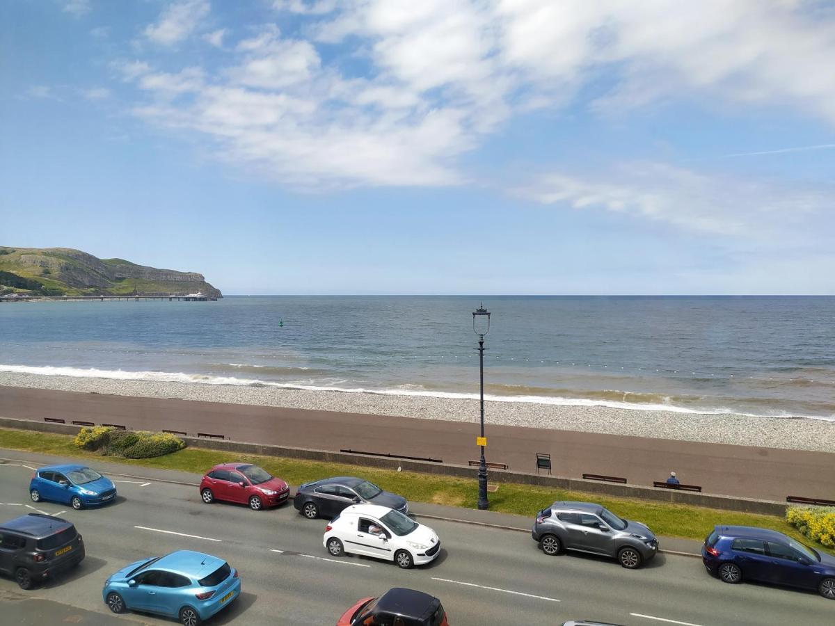 Frosty Towers Bed & Breakfast Llandudno Luaran gambar