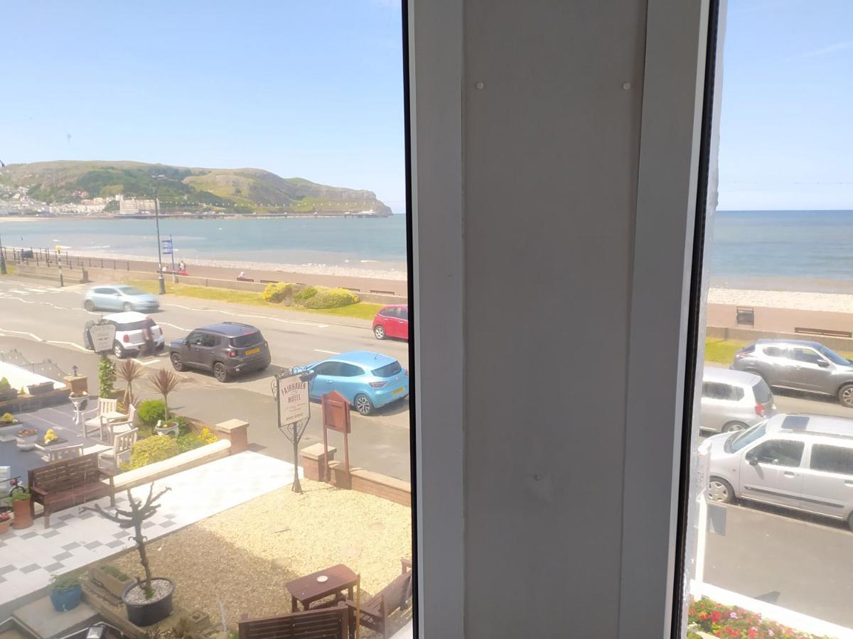 Frosty Towers Bed & Breakfast Llandudno Luaran gambar